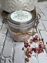 Load image into Gallery viewer, Rose + Geranium foaming sugar scrub
